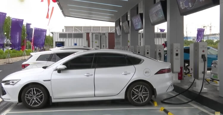 Why Universal Compatibility is a Must for EV Adoption